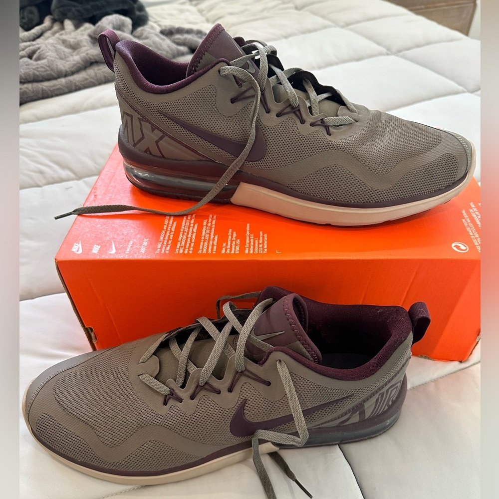 Men’s Nike Air Max shoes size 13